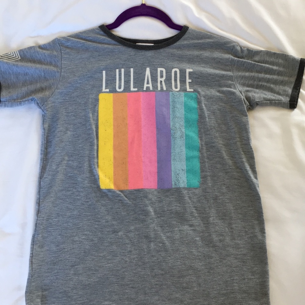•LULAROE T-shirt!•
